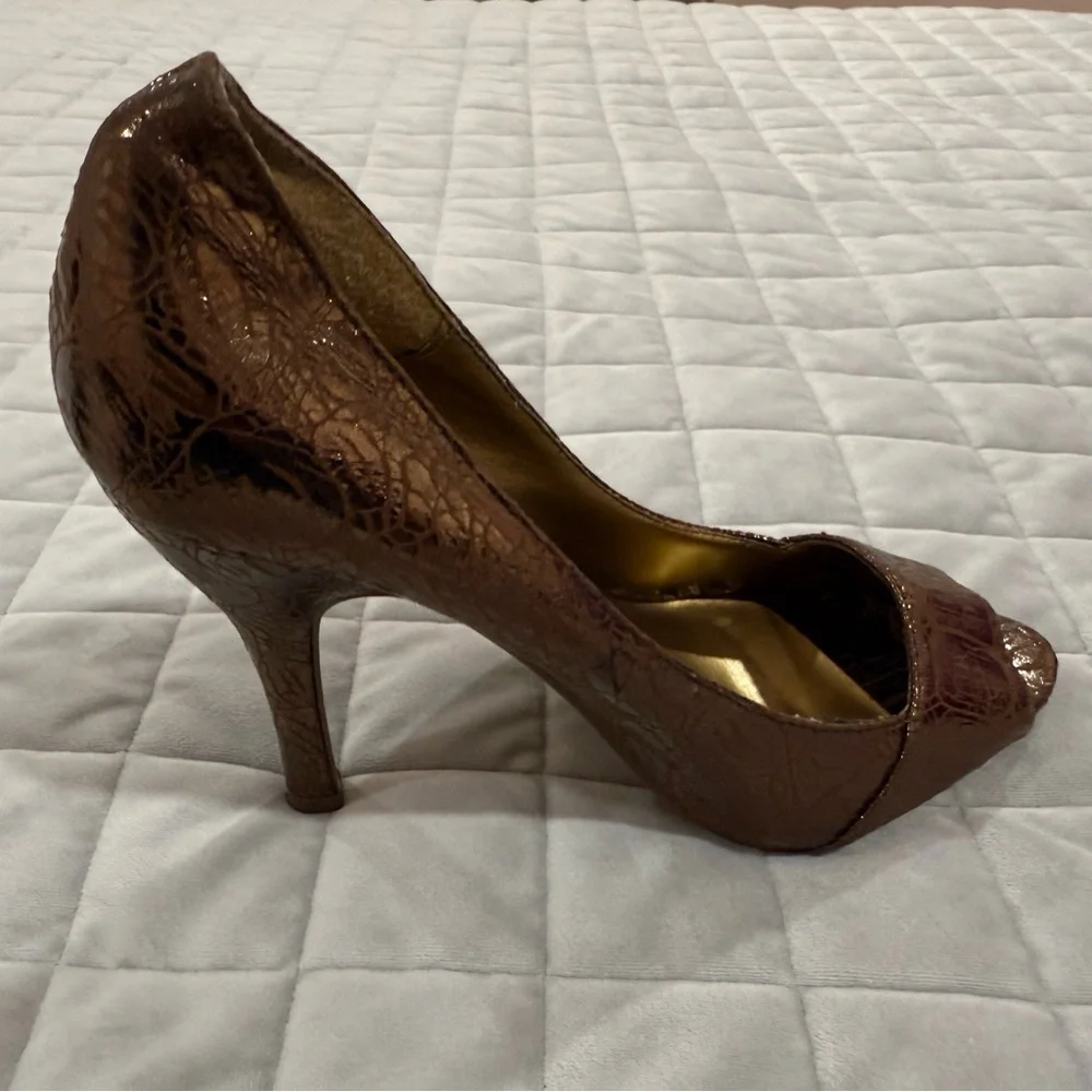 Michael Antonio Bronze Patent Leather women Heels - Size 9